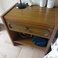 Coppia di comodini classici 