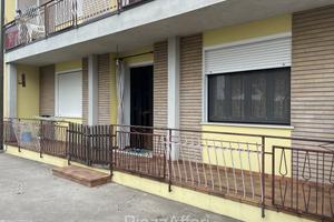 Porzione al piano terra con annesso e giardino