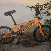 BMX bicicletta