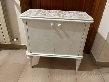 Comodino ristrutturato bianco