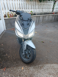 Aprilia sxr50 incidentato