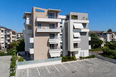 2 LOCALI A TORTORETO