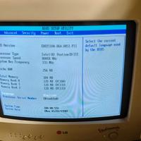 PC Intel Pentium III con schermo a tubo catodico