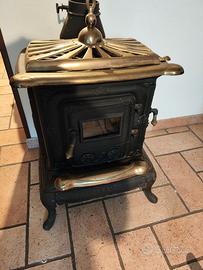 Stufa a Legna in Ghisa e Ottone