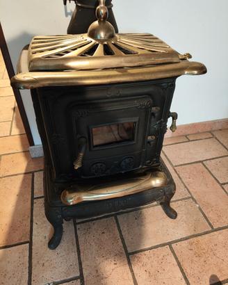 Stufa a Legna in Ghisa e Ottone
