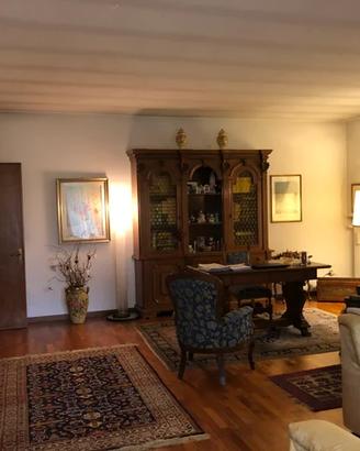 Libreria e Scrivania in Stile