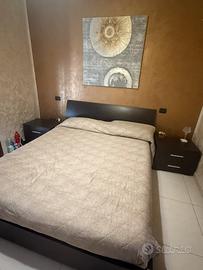 Camera da letto con cassettone due comodini