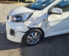 Acquistiamo auto incidentate