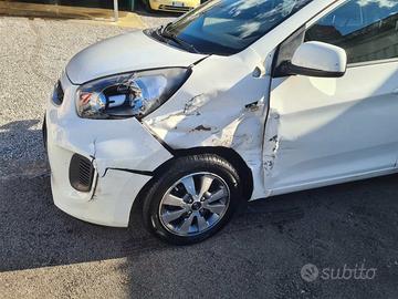 Acquistiamo auto incidentate