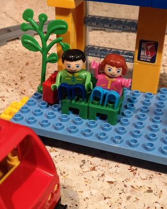Lego DUPLO - Treno e Stazione
