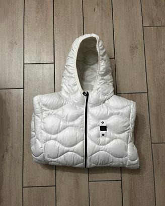 Blauer donna bianco