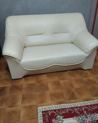 Divano pelle due posti