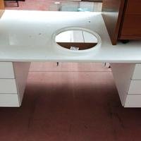 Scrivania legno bianca 6 cassetti.