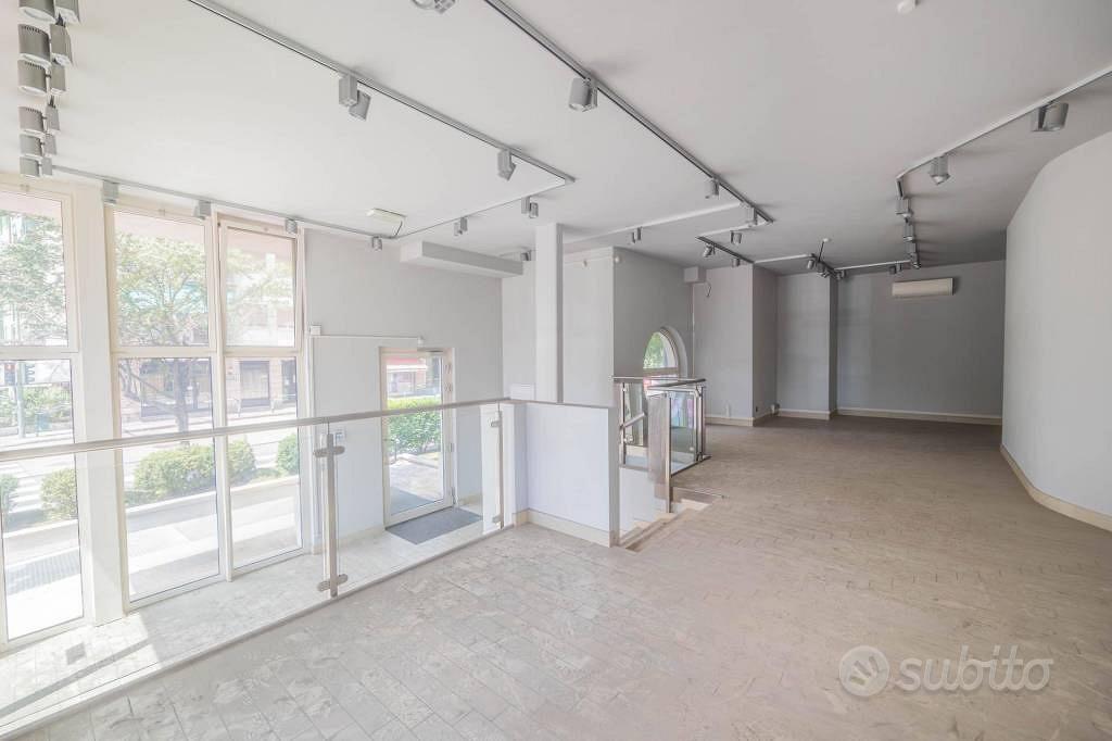 Attività / Licenza di 224 m² a Bolzano