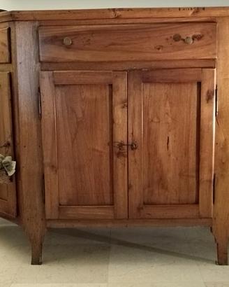 Credenza a scantonata veneta dei primi 1800
