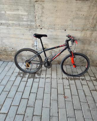 bici B'TWIN Rockrider 500 misura 24