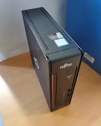 Pc Fujitsu Esprimo funzionante con Windows 11