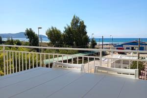 App.fronte mare c/terrazzo arredato a 30mt mare