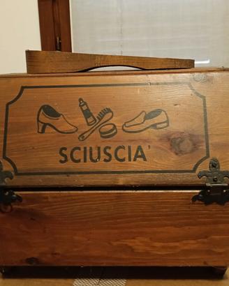 Scatola in legno lustrascarpe 