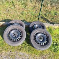 cerchi con gomme invernali 
