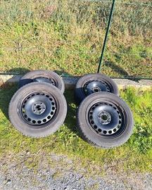 cerchi con gomme invernali 