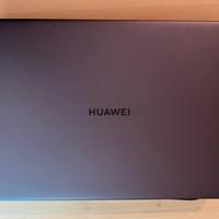 Huawei MateBook 14 con scatola e caricatore