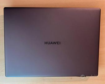 Huawei MateBook 14 con scatola e caricatore