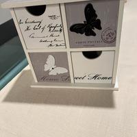 Porta oggetti con farfalle