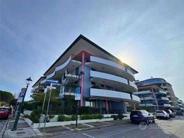 TRILOCALE CON GARAGE VISTA LAGUNA