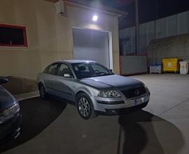 VOLKSWAGEN Passat 5ª serie - 2002