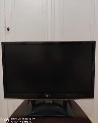 Monitor LG 24 pollici.
