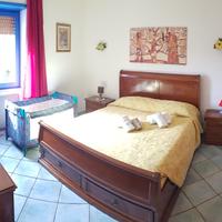 Letto in legno massello con cassettoni