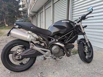 Ducati Monster 696 dark steahlt.