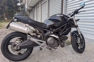 Ducati Monster 696 dark steahlt.