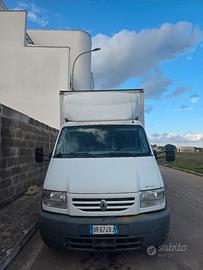 CAMION RENAULT MASTER CON CASSONE CHIUSO