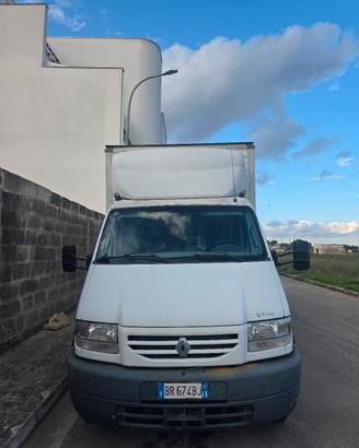 CAMION RENAULT MASTER CON CASSONE CHIUSO