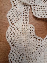 Finitura in pizzo colore écru lungh.  cm 520 circa