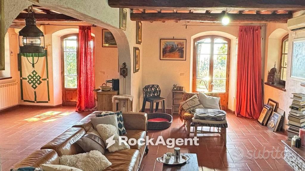Rustico / Casale di 405 m² con più di 5 locali a M - Vista 3