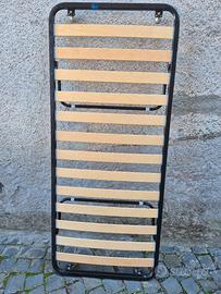 rete singola con doghe e pidini pieghevoli con ruo