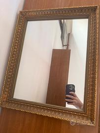 Specchio con cornice dorata 44x54