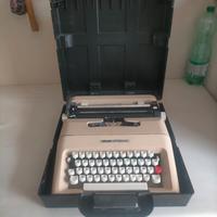 Macchina da scrivere olivetti