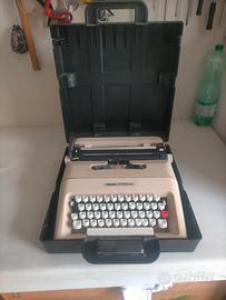 Macchina da scrivere olivetti