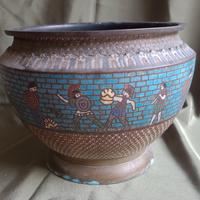 Vaso in bronzo con decorazione etrusca