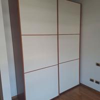 Armadio 2 ante color crema finiture ciliegio