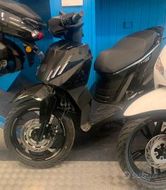 Peugeot Tweet 125 Active; ABS doppio canale