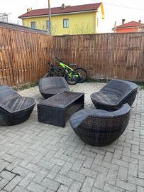 Sedie e tavolo da giardino