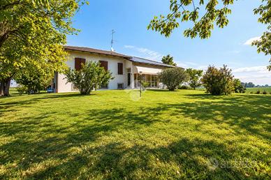 VILLA SINGOLA A ANZOLA DELL'EMILIA