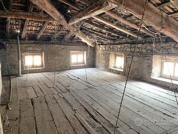 Mansarda nel centro storico di bolognano