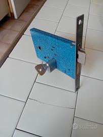 Serrratura  con cilindro e chiave