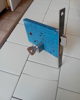 Serrratura  con cilindro e chiave